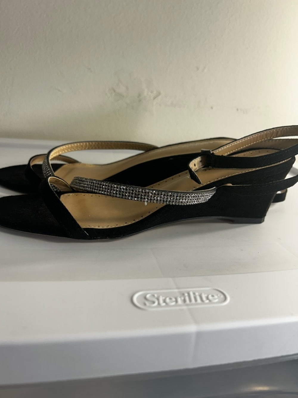 Glam Adrienne Vittadini Black Rhinestone 2” Formal Wedge Sandals Size 9.5